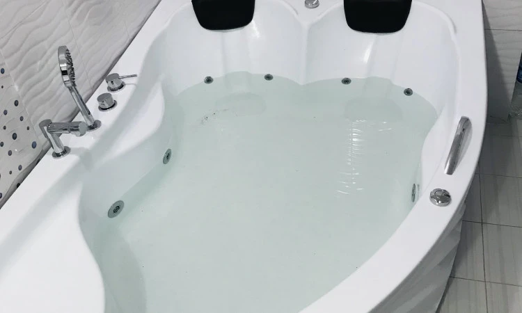 سوئیت جکوزی دار قلعه رودخان