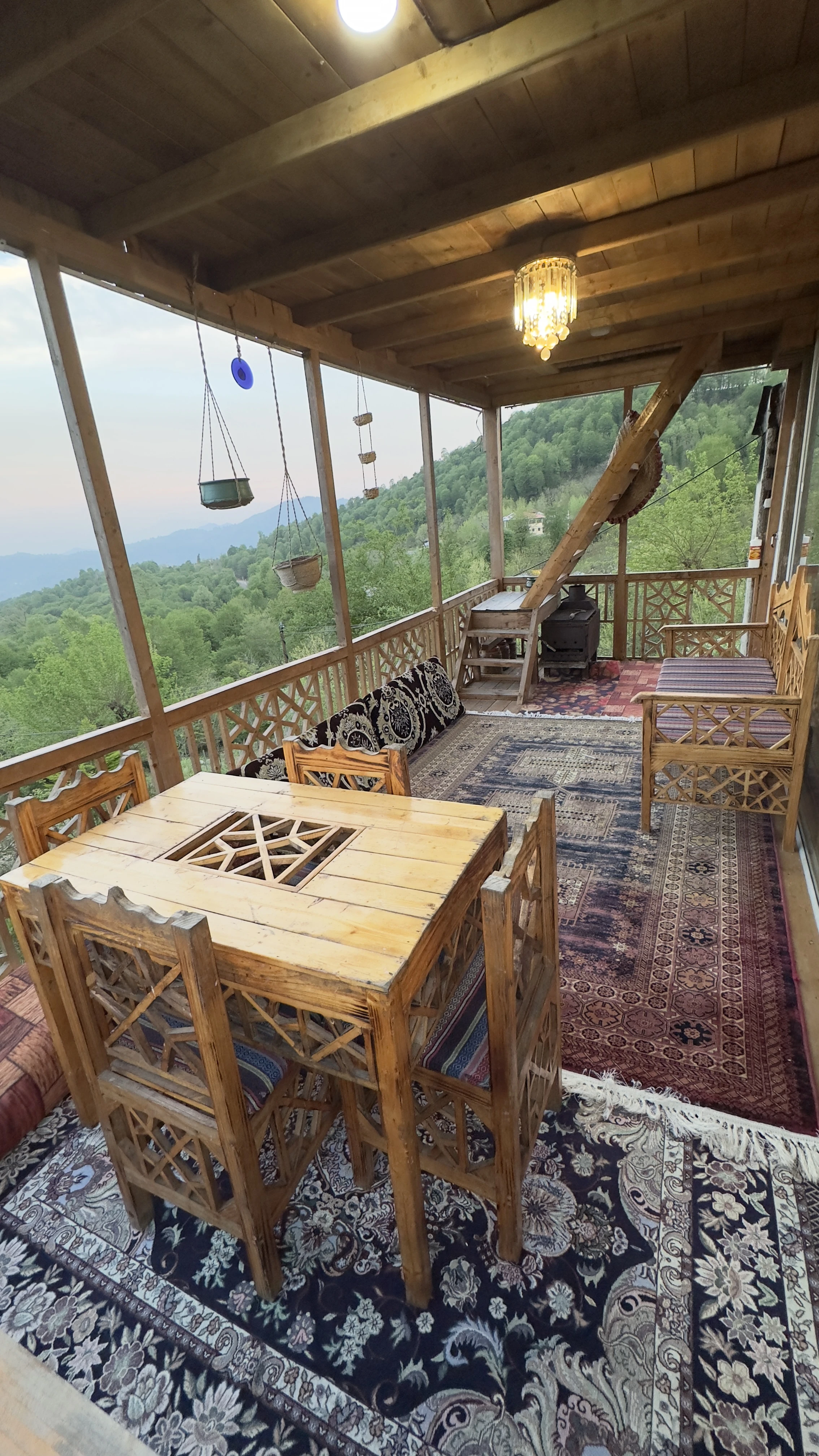 کلبه چوبی جنگلی