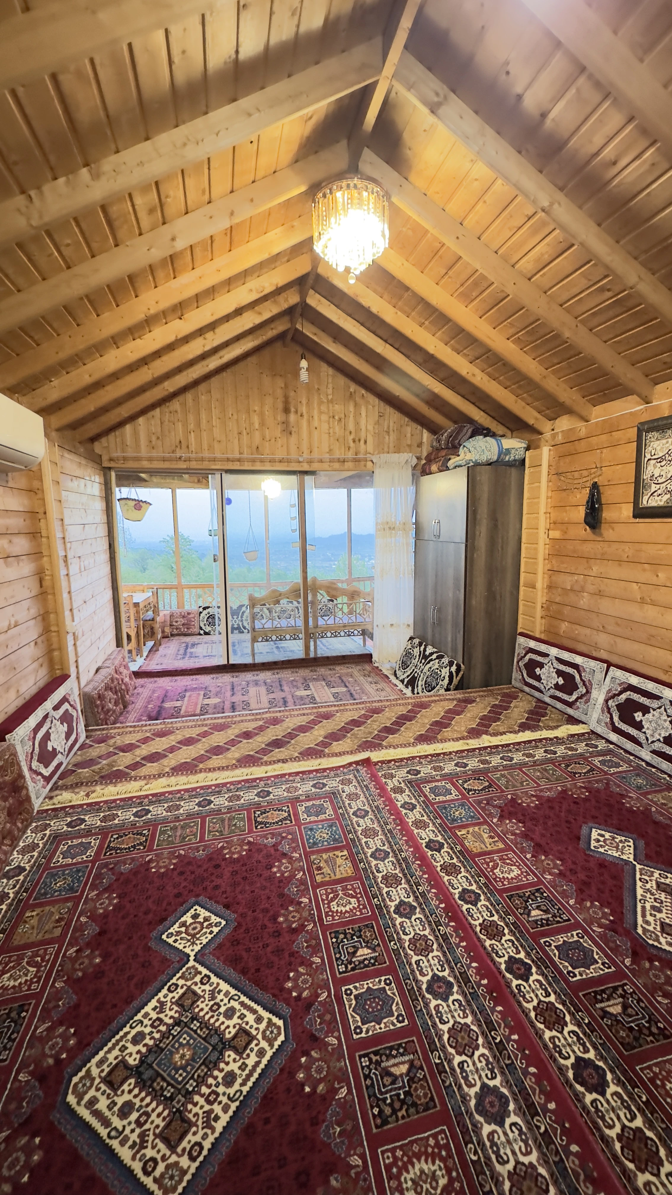 کلبه چوبی جنگلی