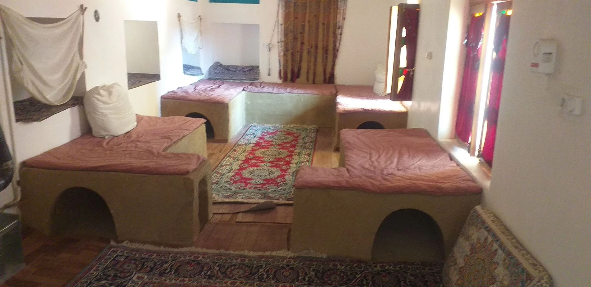 اقامتگاه قلعه تاریخی کریم‌خان 1 بهار ( واحد پنج )