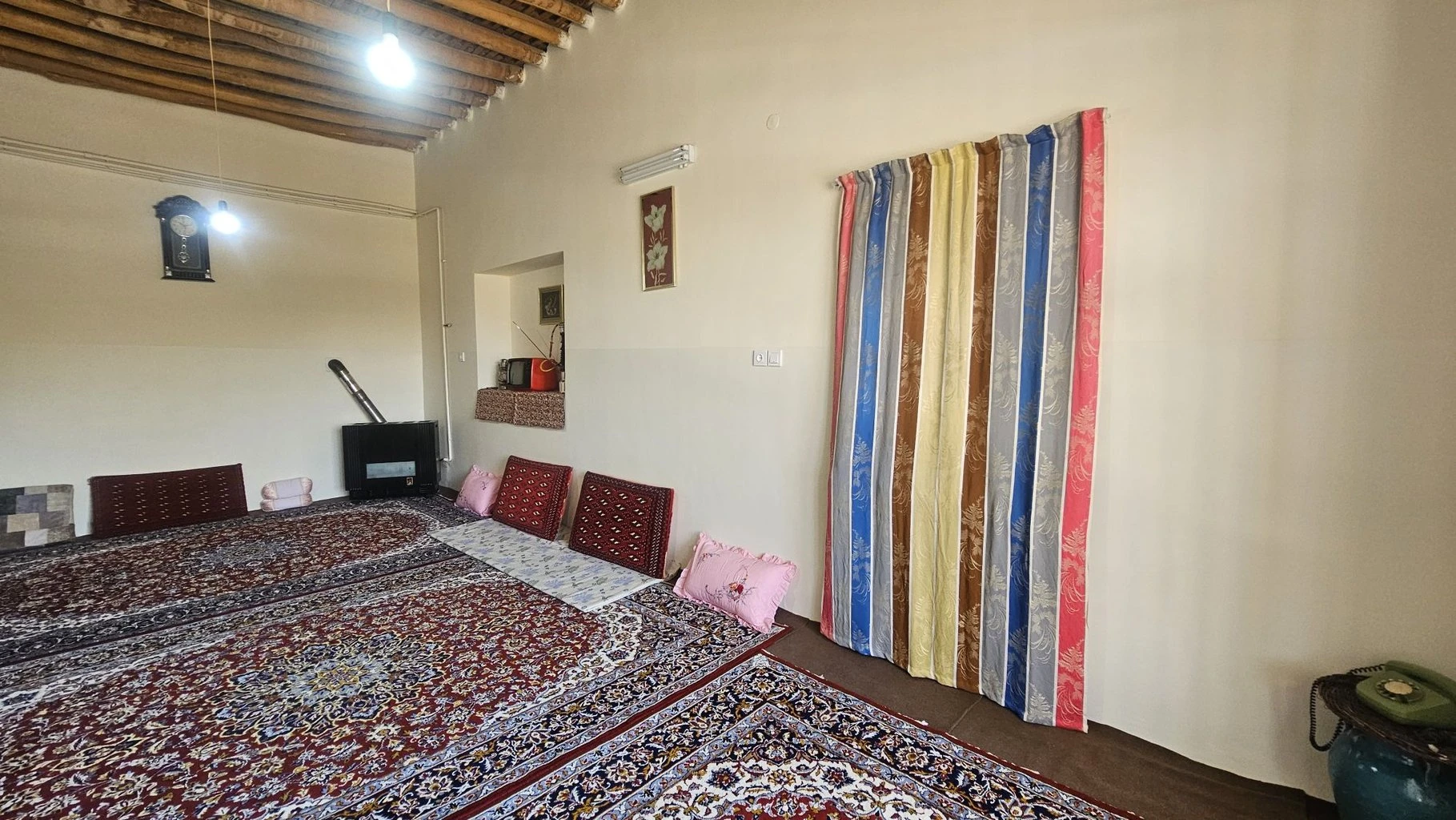 اقامتگاه سالیز ملایر ( واحد آرامش )