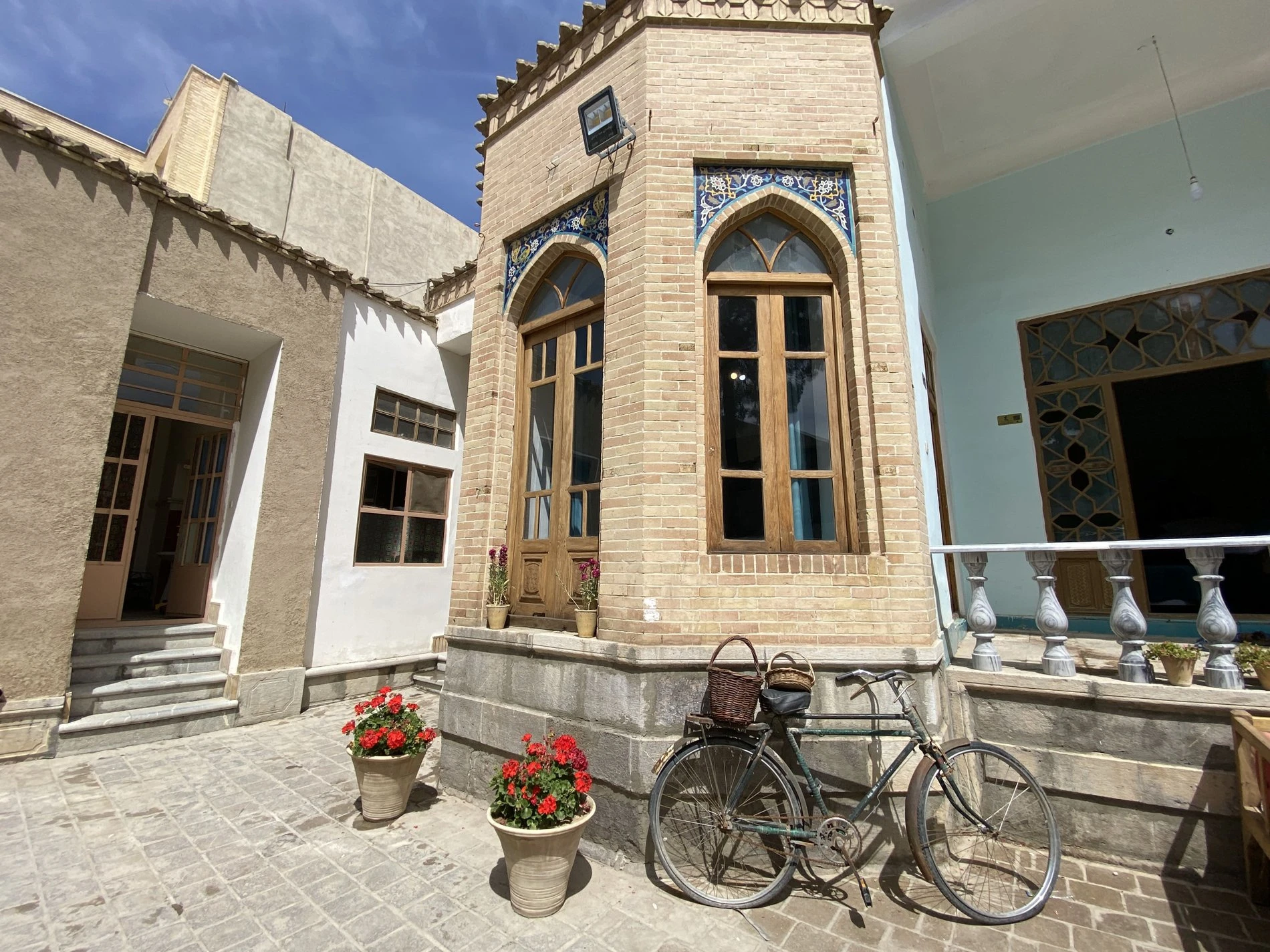 اقامتگاه سنتی گلبهار 9 ( واحد شش تخته )